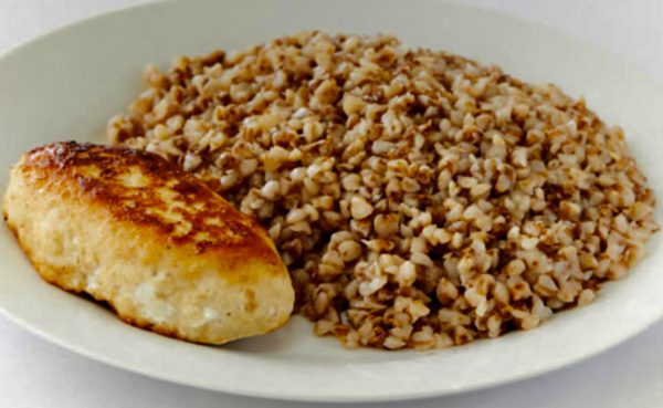 Buckwheat with Chicken meatball ( kotleta)